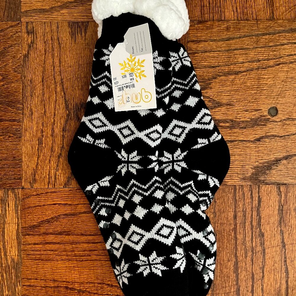 BNWT COZY HUB HOLIDAY BLACK / WHITE SHERPA GRIPPER socks (OS)